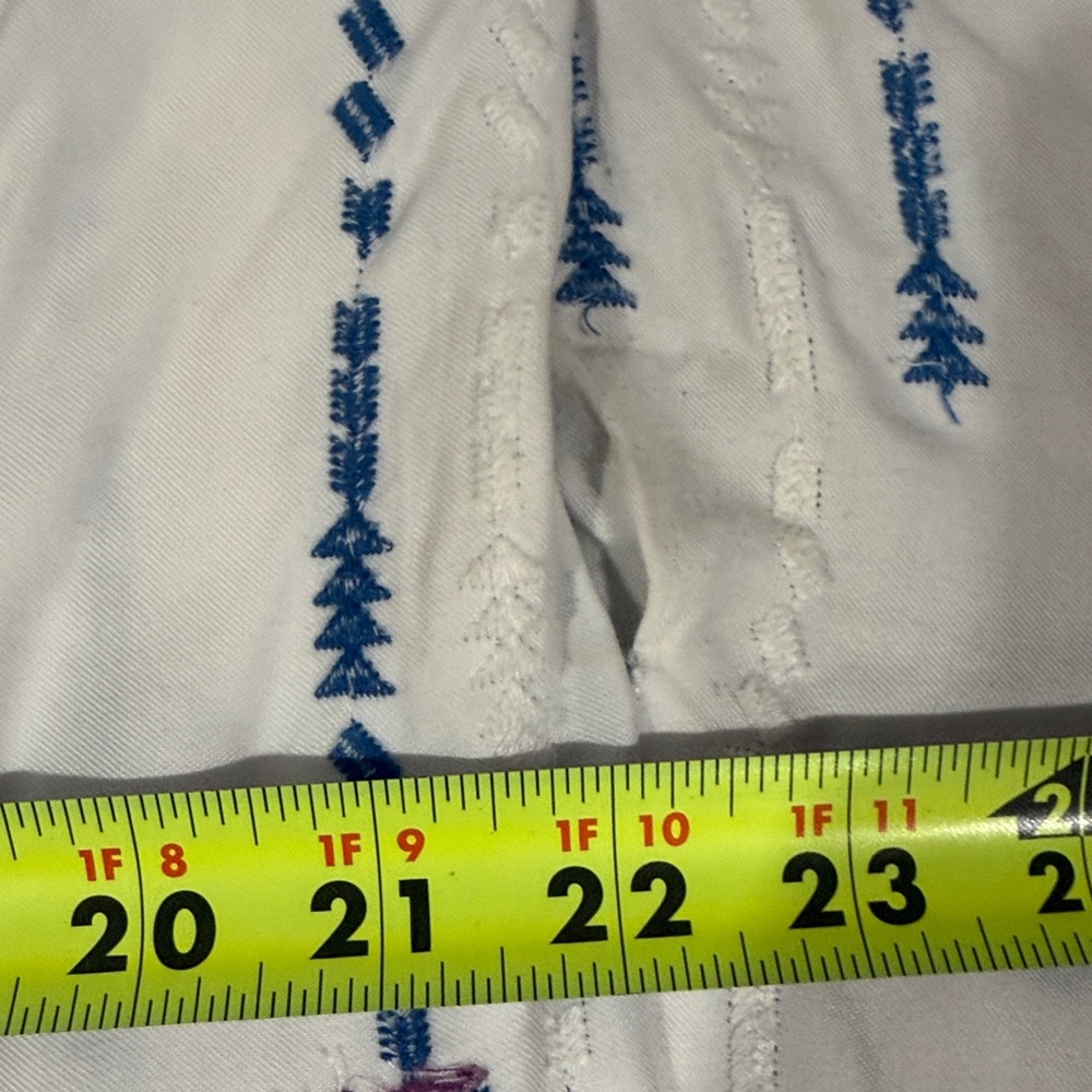 Vintage White Embroidered Tie-Front Boho Tunic with Multicolor Accents - Picture 6 of 9